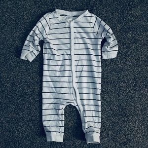 H & M unisex baby bodysuit